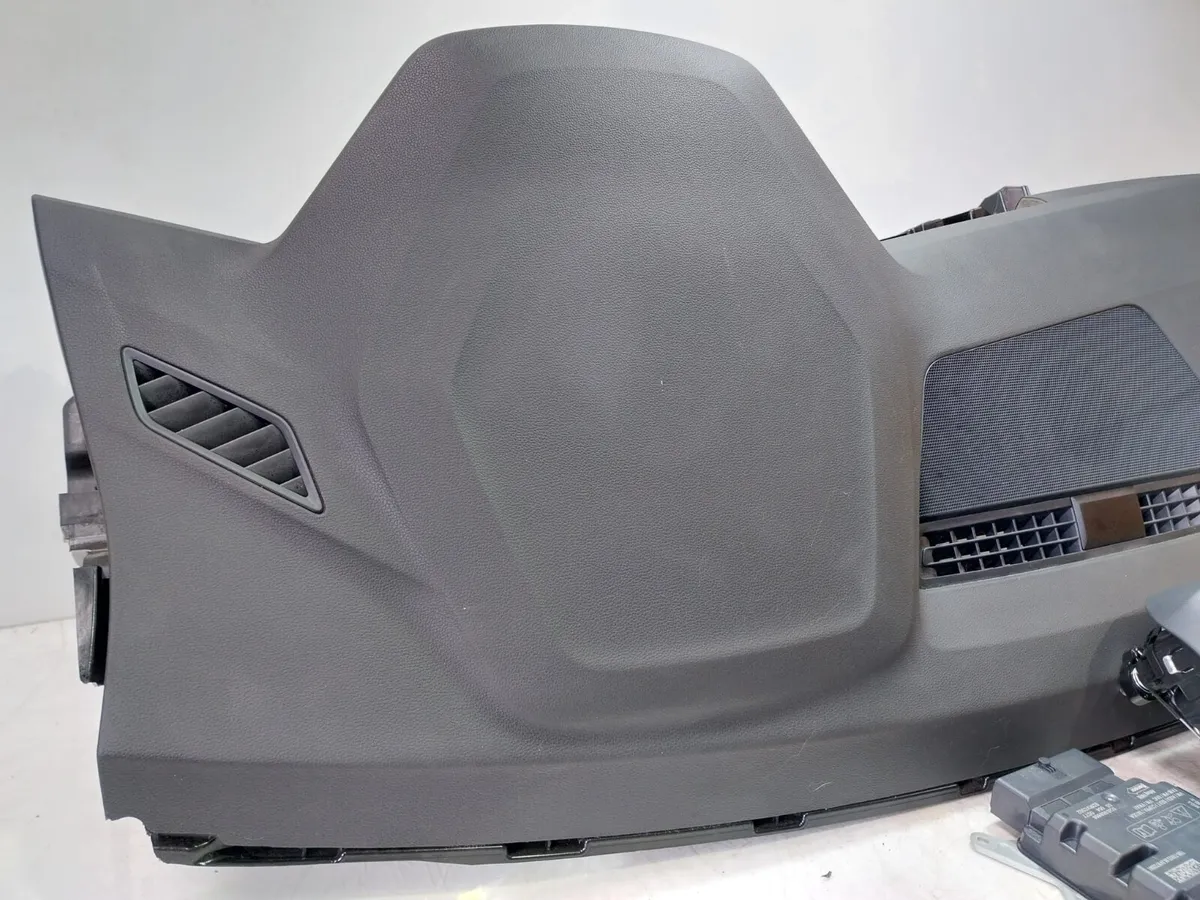 2025 Volkswagen Golf 8 Airbag Set - Image 2