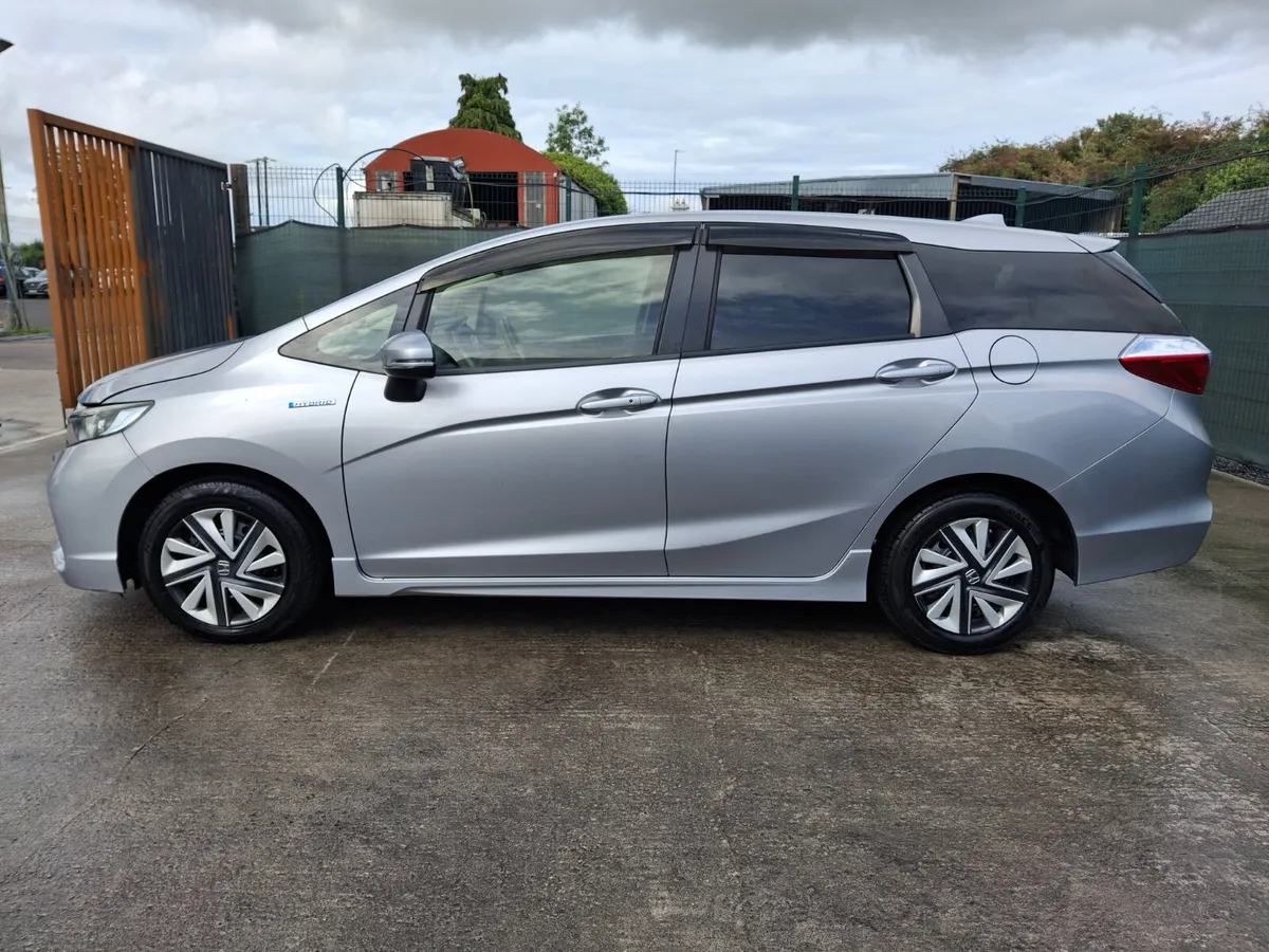 ?€500 OFF!! *2017 Honda Shuttle  1.5 Hybrid  Auto - Image 4