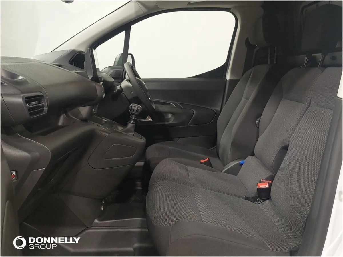 Peugeot Partner Standard Diesel Professional Plus - Image 4