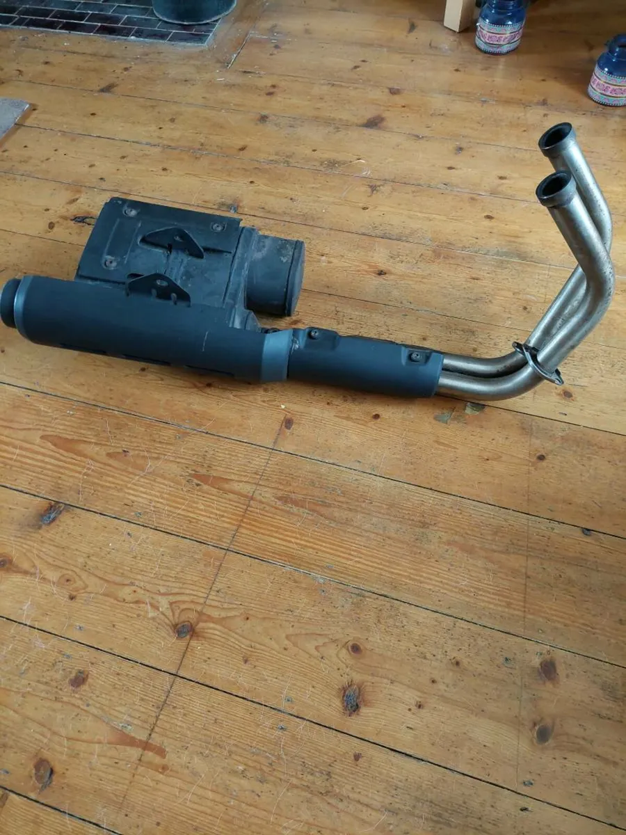 orginal exhaust  and tail light - Image 2