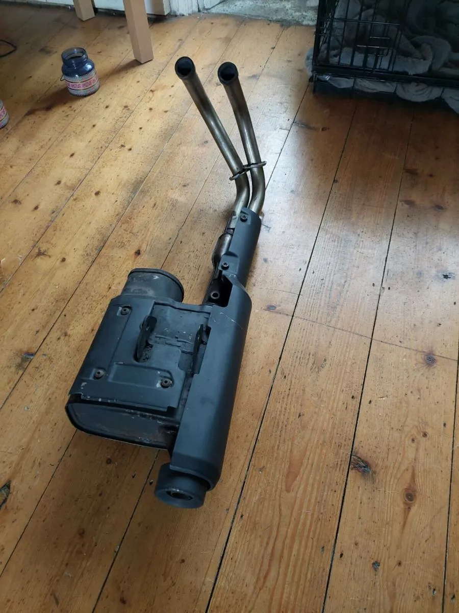 orginal exhaust  and tail light - Image 3