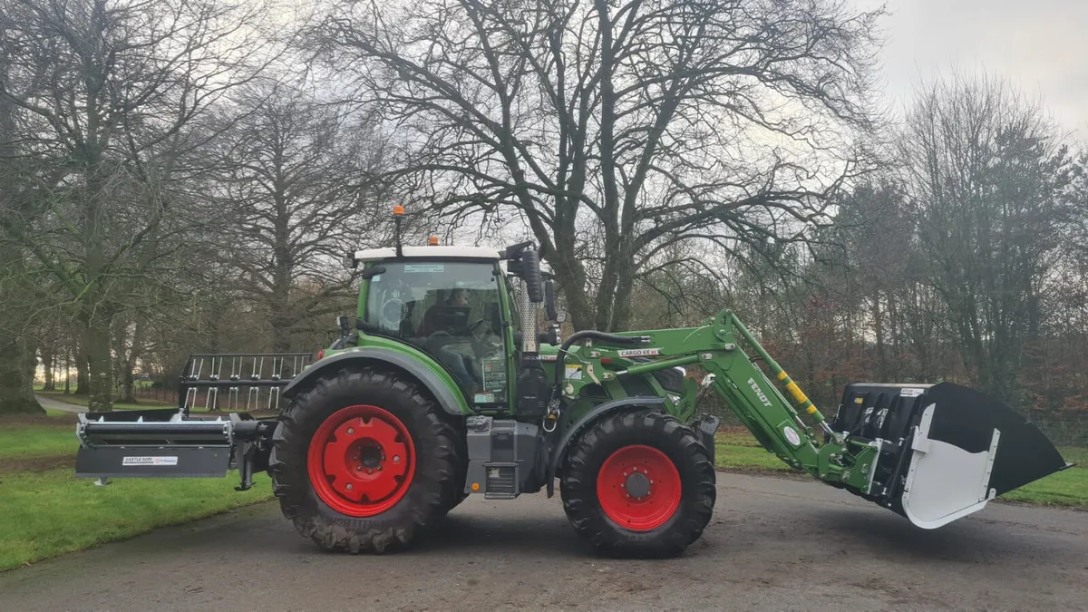 Feeding Bucket with Auger - Image 3