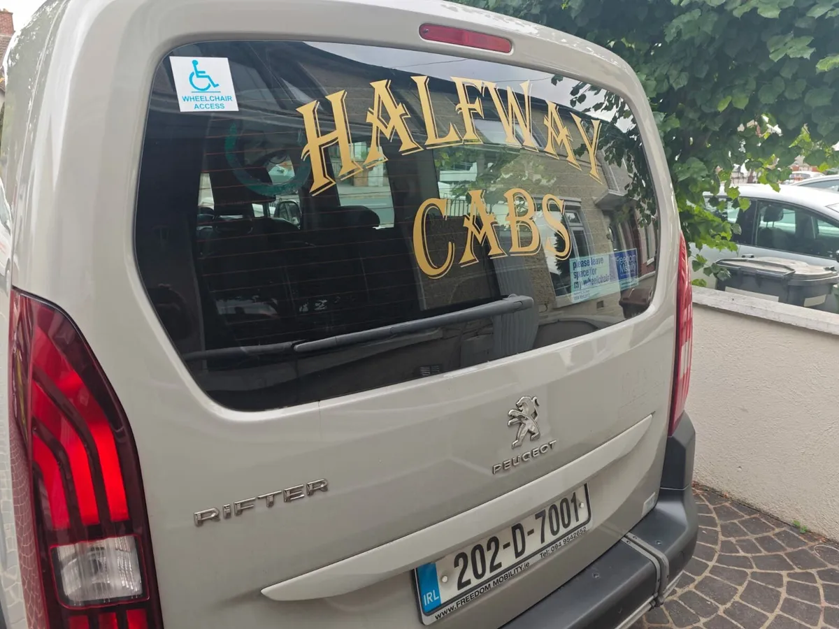 2x Taxis with school run - Image 1