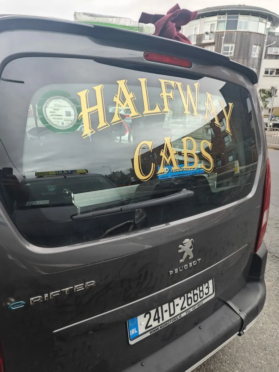 2x Taxis with school run - Image 2