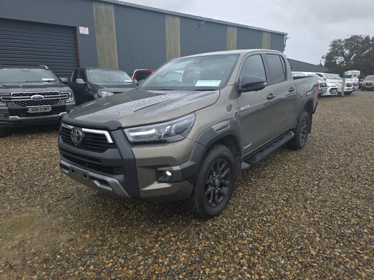Toyota Hilux 2.8 D4D Invincible X 204Bhp - Image 4