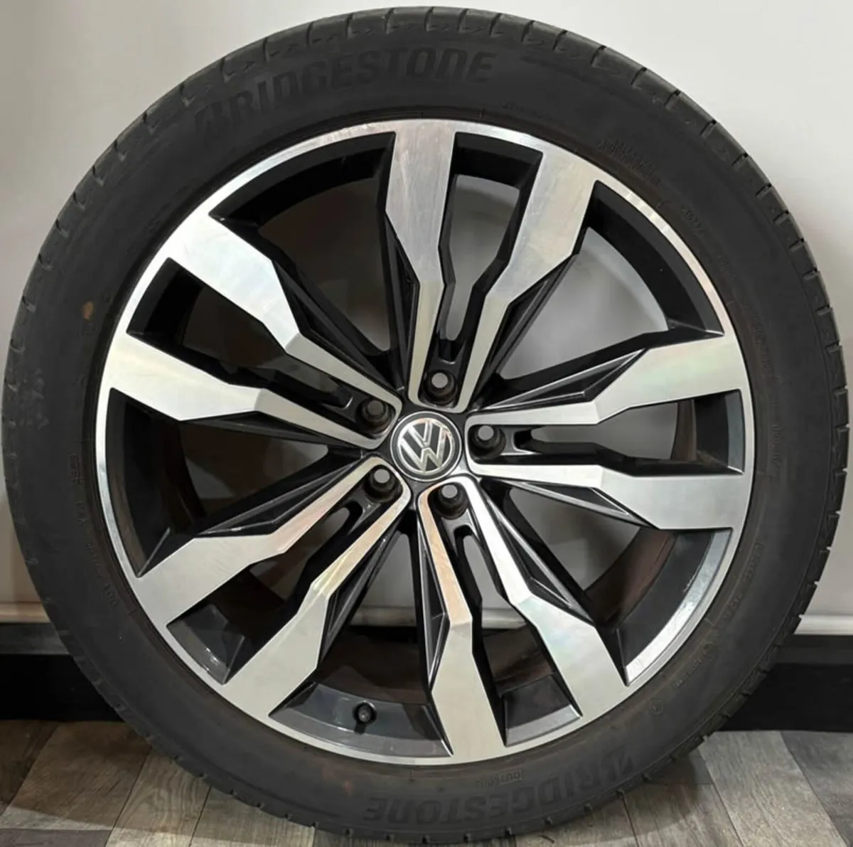 21" Genuine VW TOUAREG SUZUKA Wheels & BRIDGESTONE - Image 2