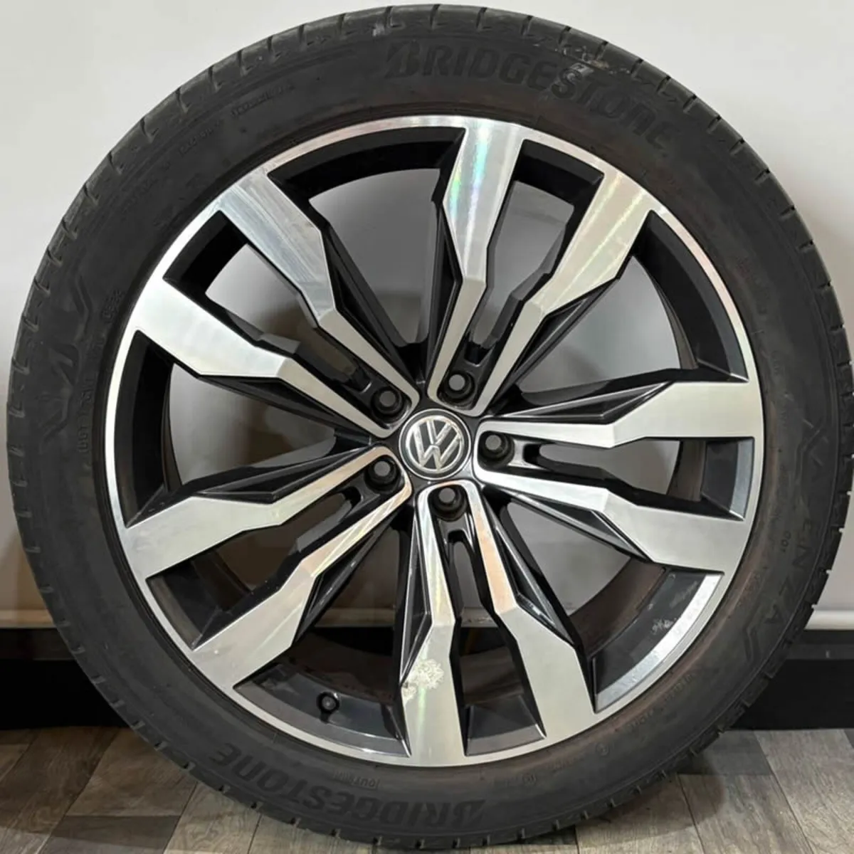 21" Genuine VW TOUAREG SUZUKA Wheels & BRIDGESTONE - Image 4