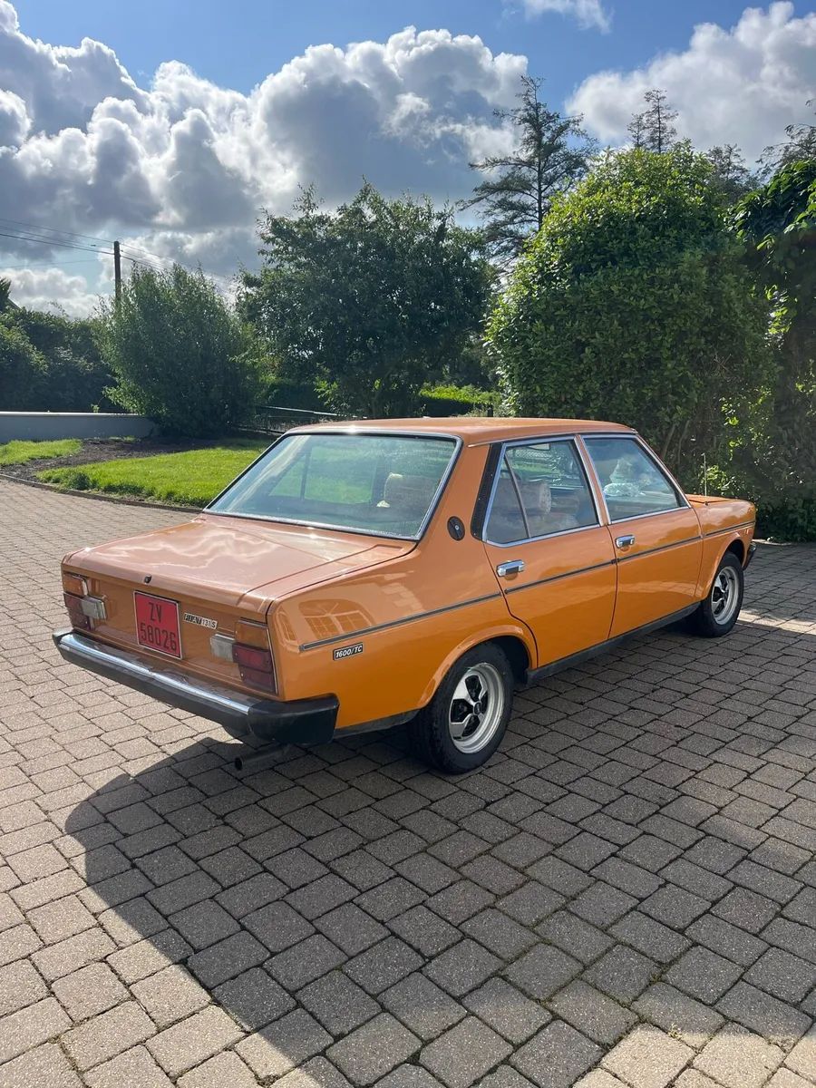 Vintage car - Image 2