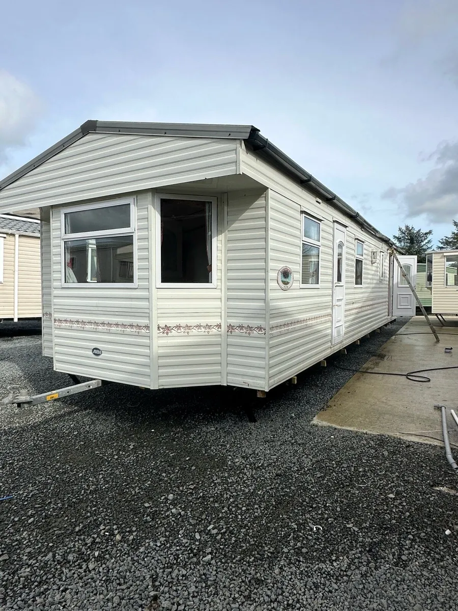 ABI Montrose 38 x 12 x 3 Bedroom 👌 - Image 1