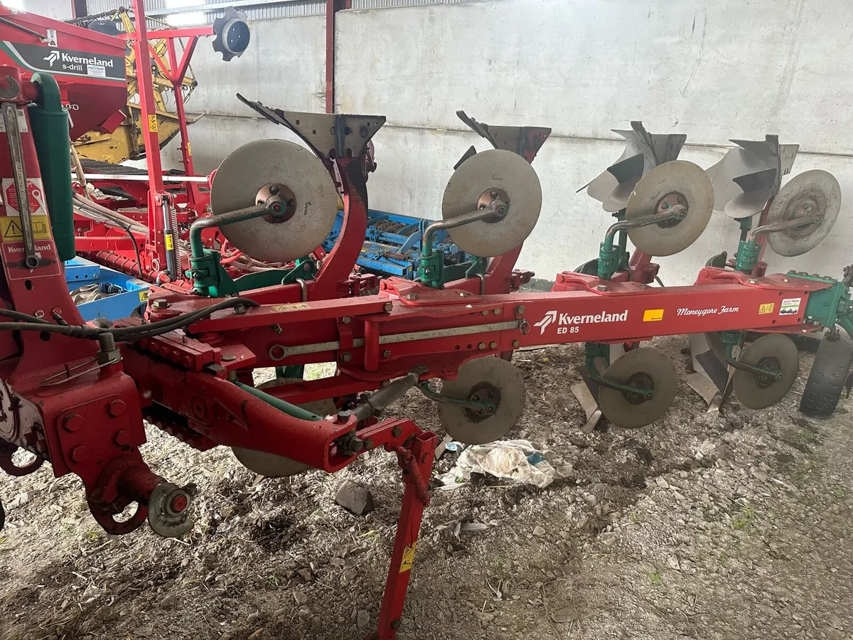 Kverneland plough - Image 1