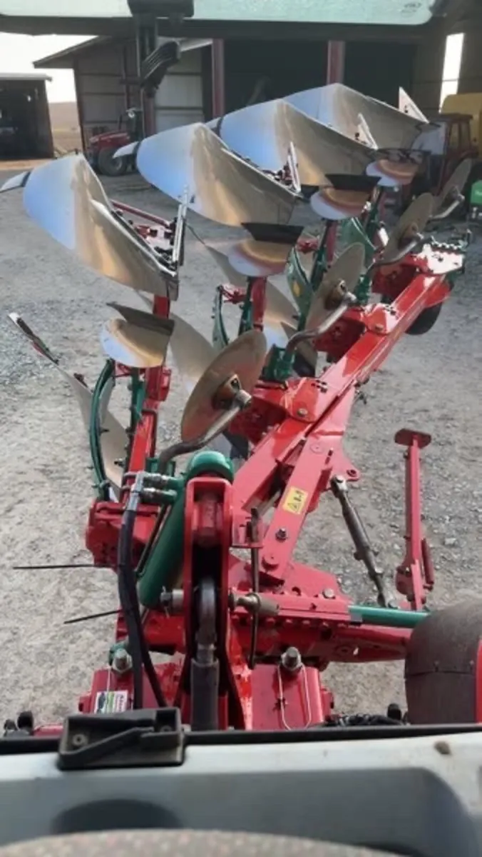 Kverneland plough - Image 3