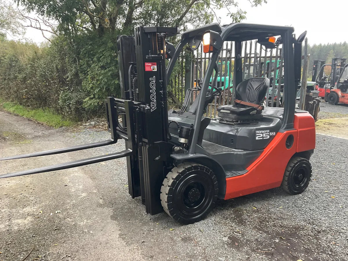 FORKLIFT - Image 1