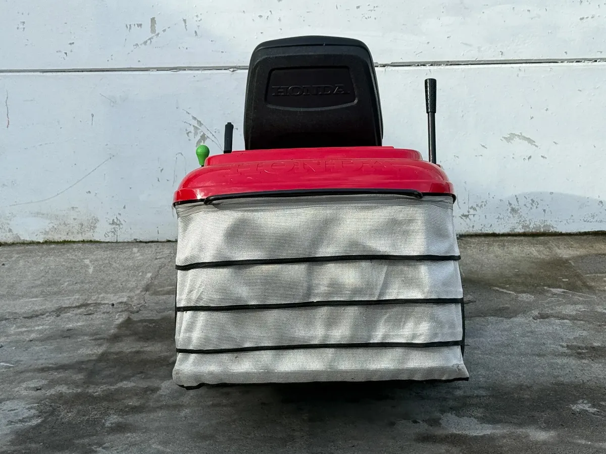 2018 Honda HF2417 Lawnmower - Image 4