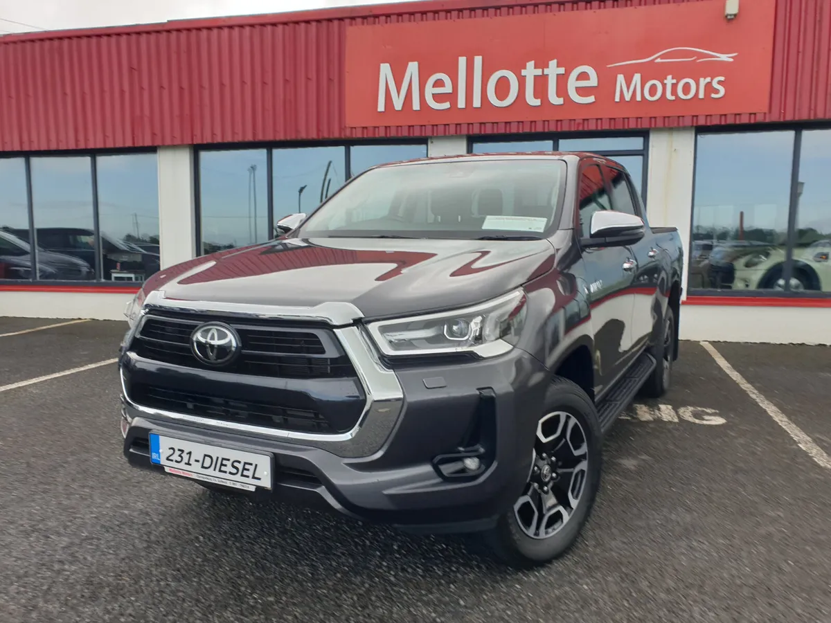 Toyota Hilux 2.8D-4D INVINCIBLE AUTO - Image 1