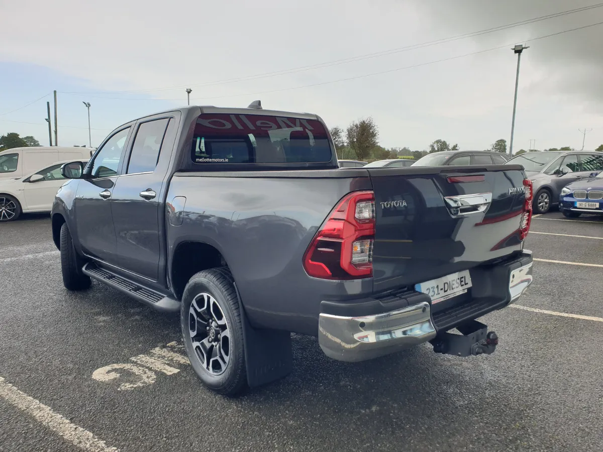 Toyota Hilux 2.8D-4D INVINCIBLE AUTO - Image 4