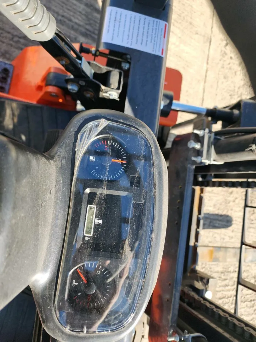 Diesel Forklift - Image 4