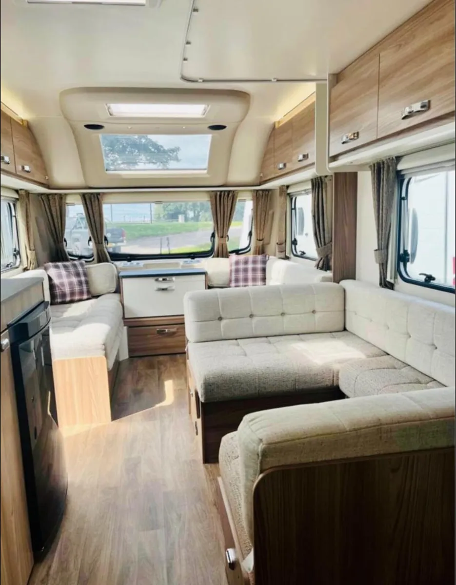 Swift Sprite Super Quattro FB Caravan 2021 - Image 3