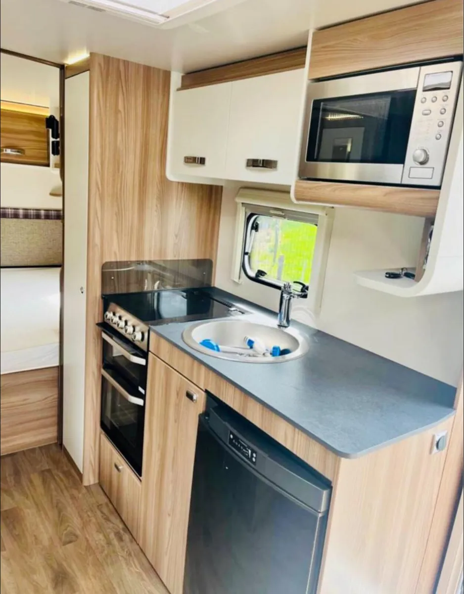 Swift Sprite Super Quattro FB Caravan 2021 - Image 4