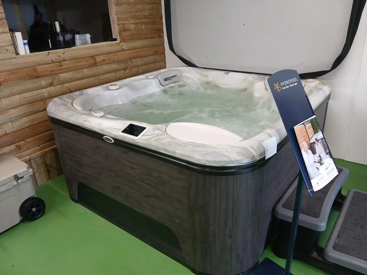Hydropool 455 Gold hot tub - Image 2