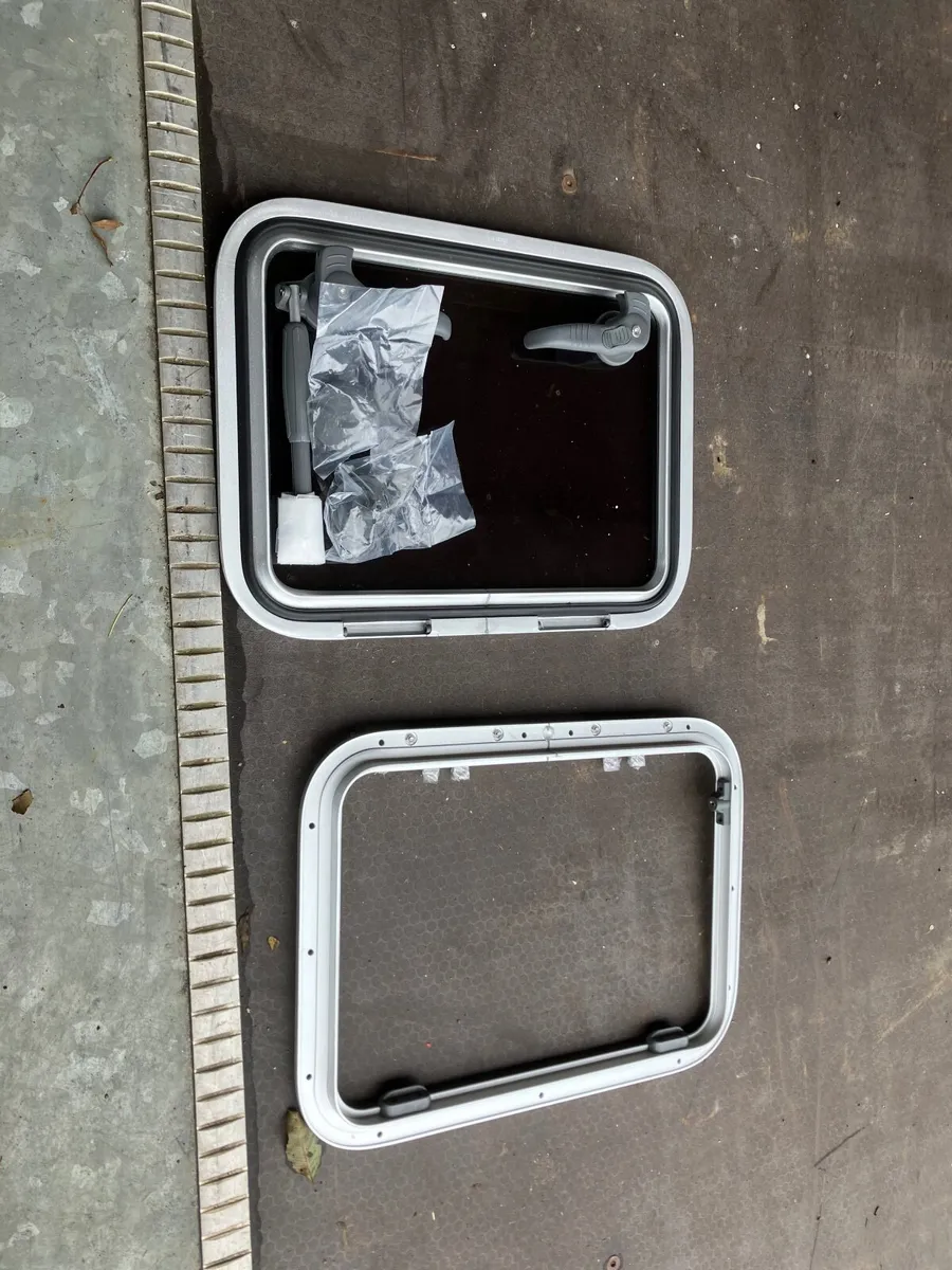 BOAT HATCHES FOR LIGHT OR VENTILATION B/NEW - Image 4