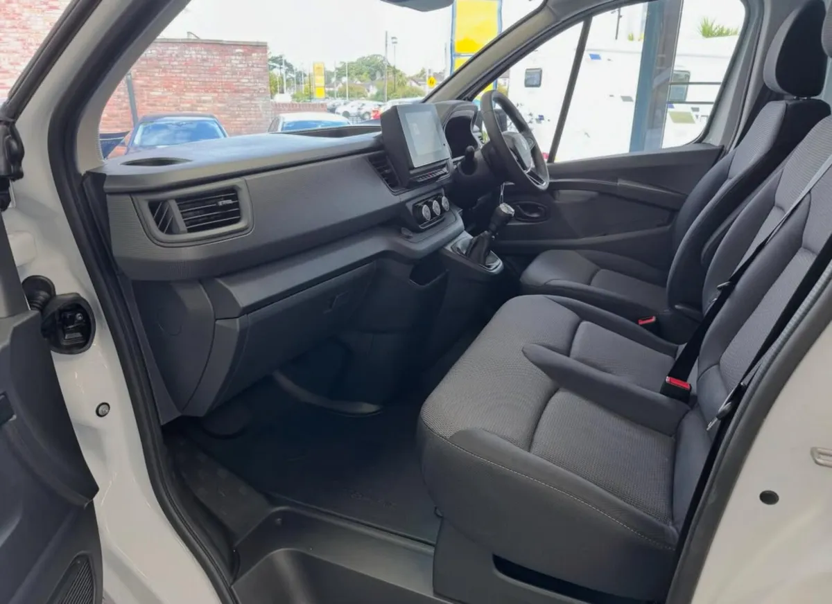 Renault Trafic 2024 2.0 170 Bhp LWB - Image 3