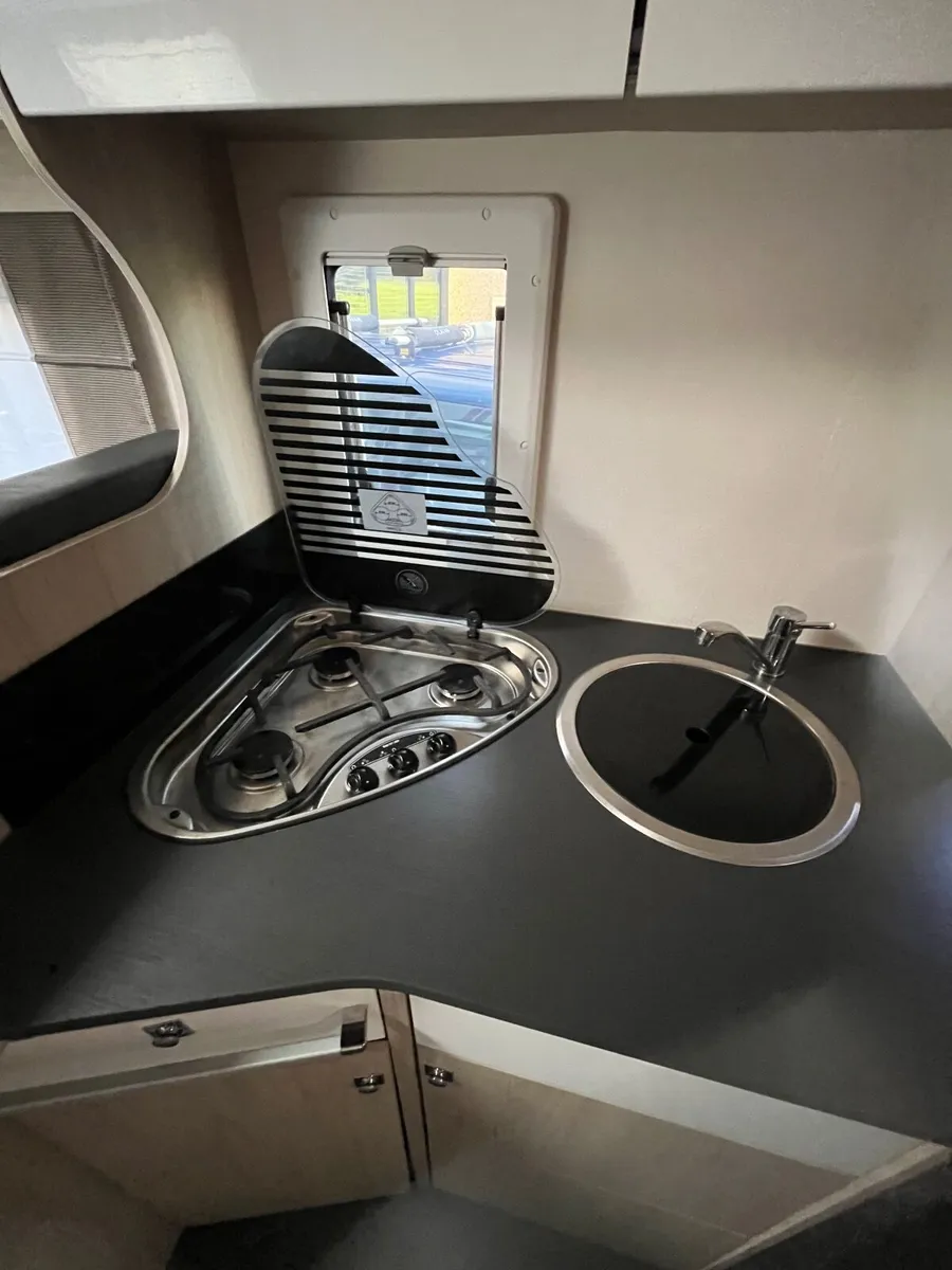 Camper Campervan Motorhome - Image 2
