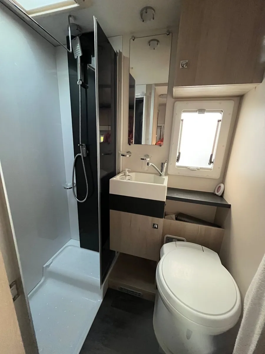 Camper Campervan Motorhome - Image 3