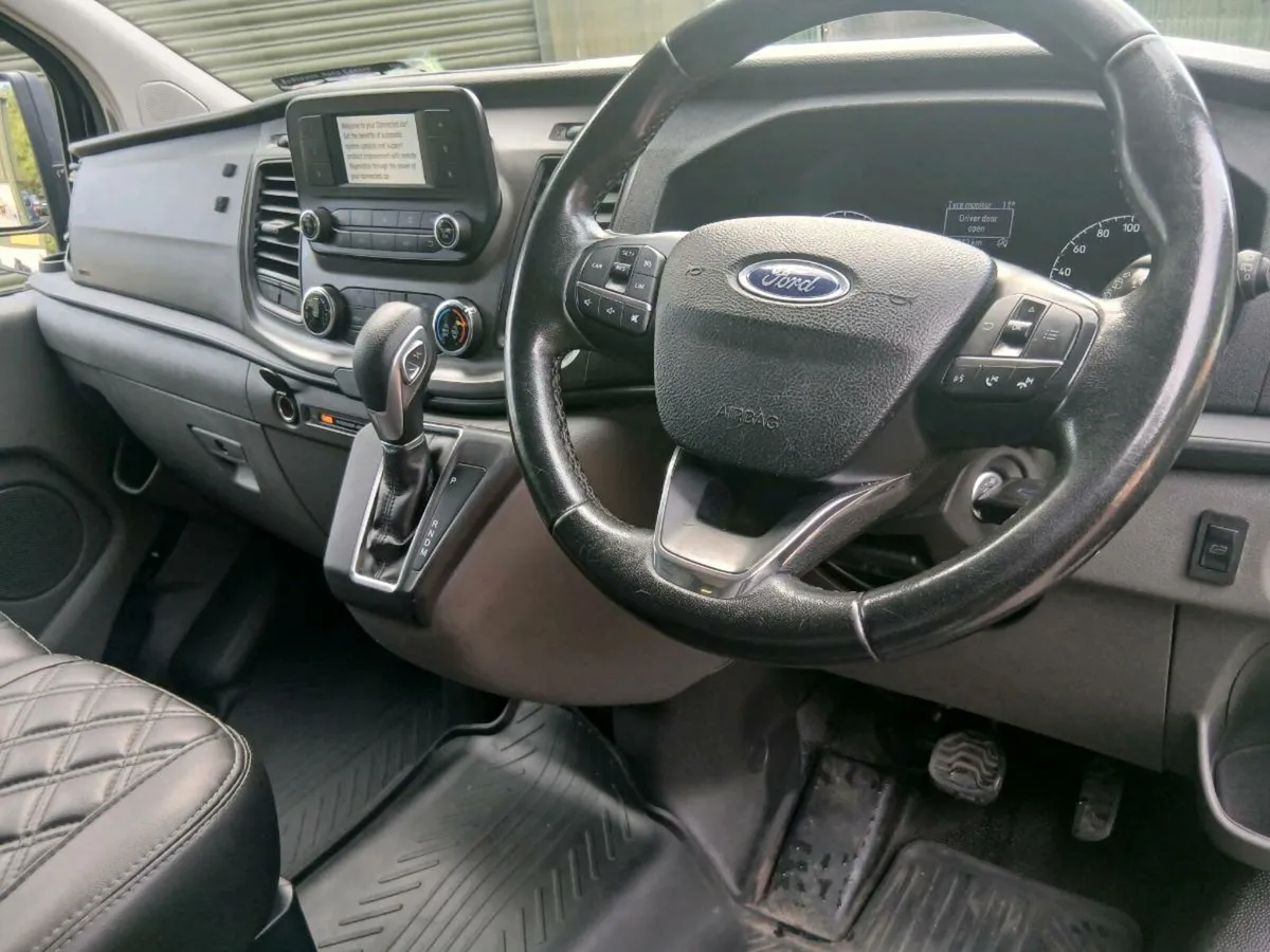 9 seaters taxi to rent automatic - Image 3