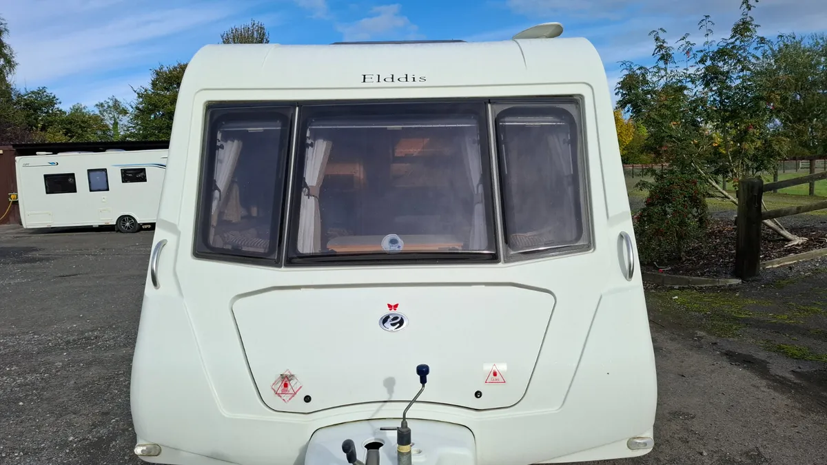 Elddis Crusader Aurora fixed bed caravan - Image 2