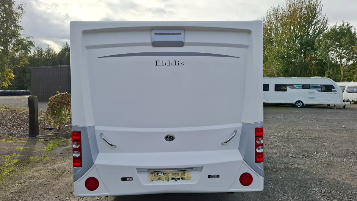 Elddis Crusader Aurora fixed bed caravan - Image 4