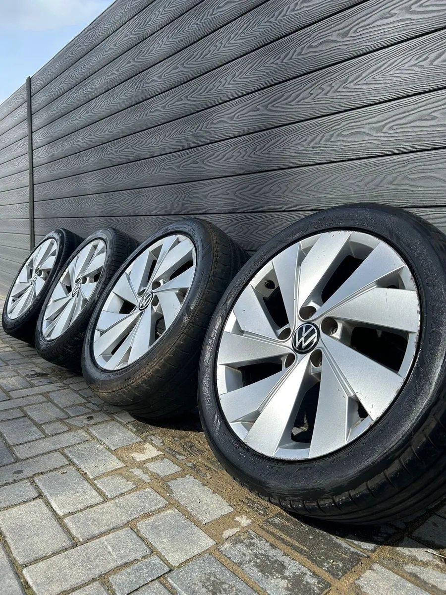 17” GENUINE VOLKSWAGEN GOLF ALLOY WHEELS & TYRES - Image 1