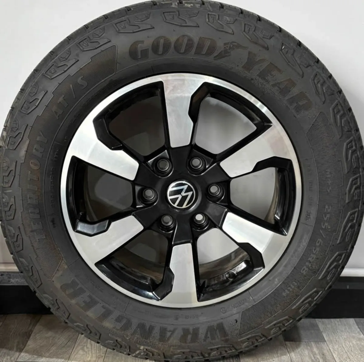 18" Genuine VW AMAROK Alloy Wheels & Goodyear Tyre - Image 4
