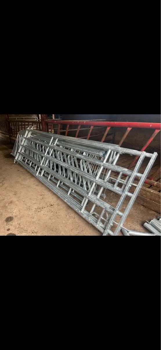 Gates and barriers - Image 1