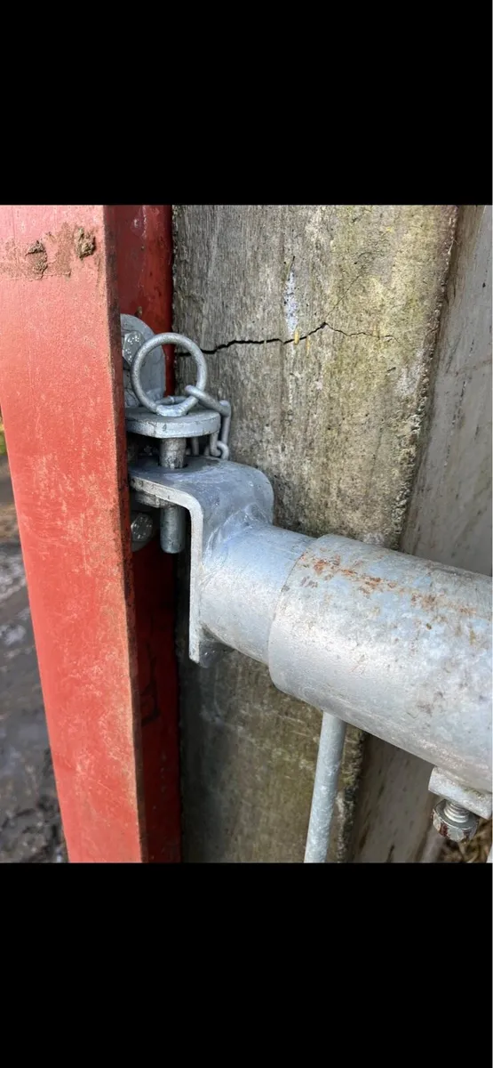 Gates and barriers - Image 3