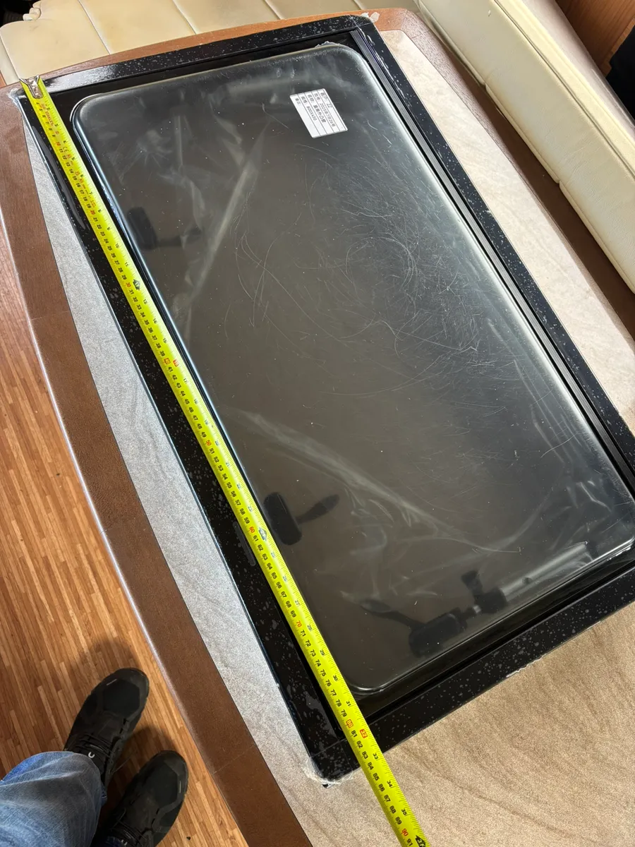 Caravan motorhome new window - Image 1