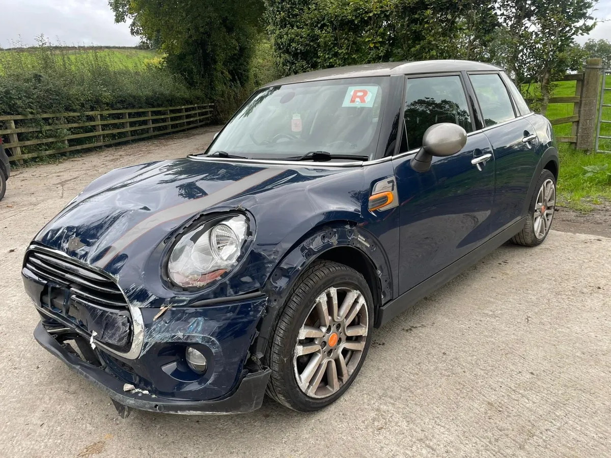 2017 Mini Coper 7 BREAKING FOR PARTS - Image 1