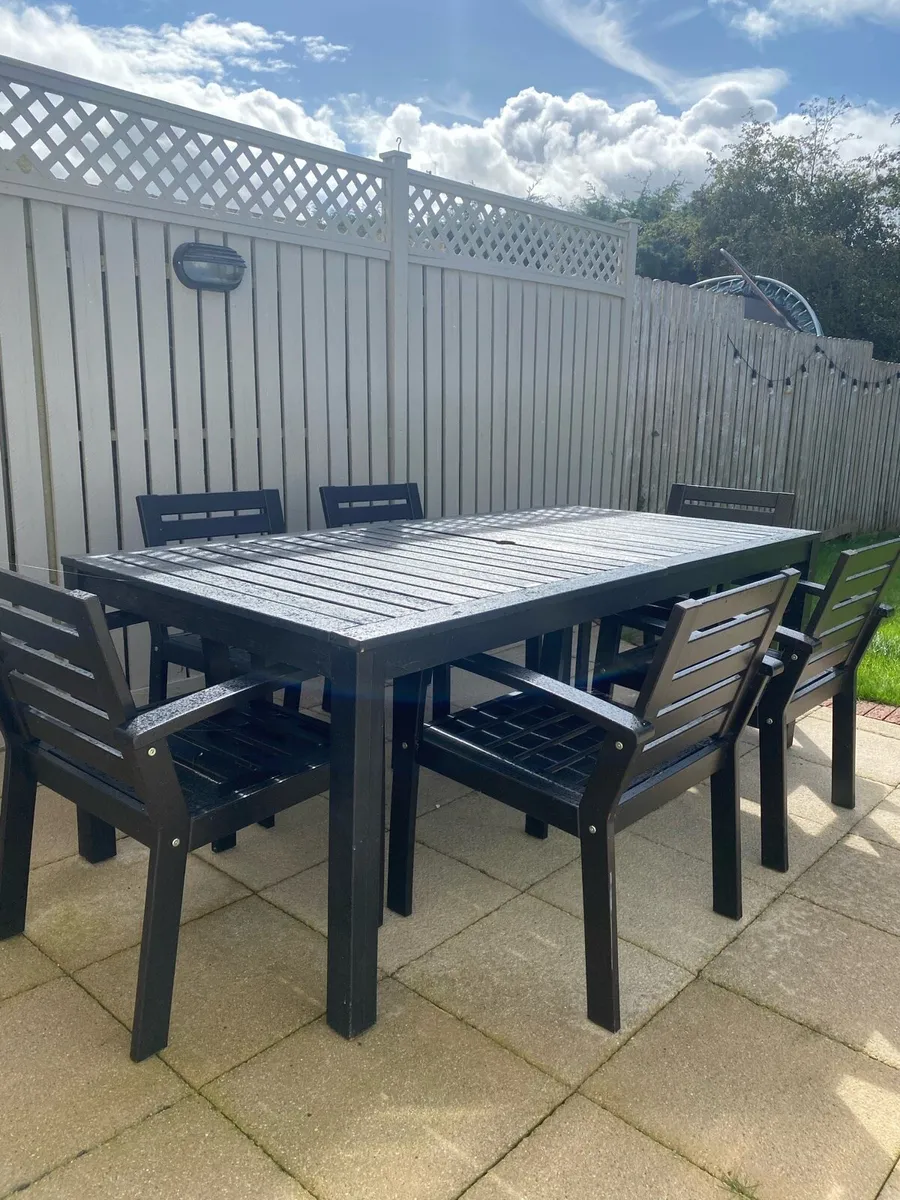 Garden table and 6 chairs - Image 1