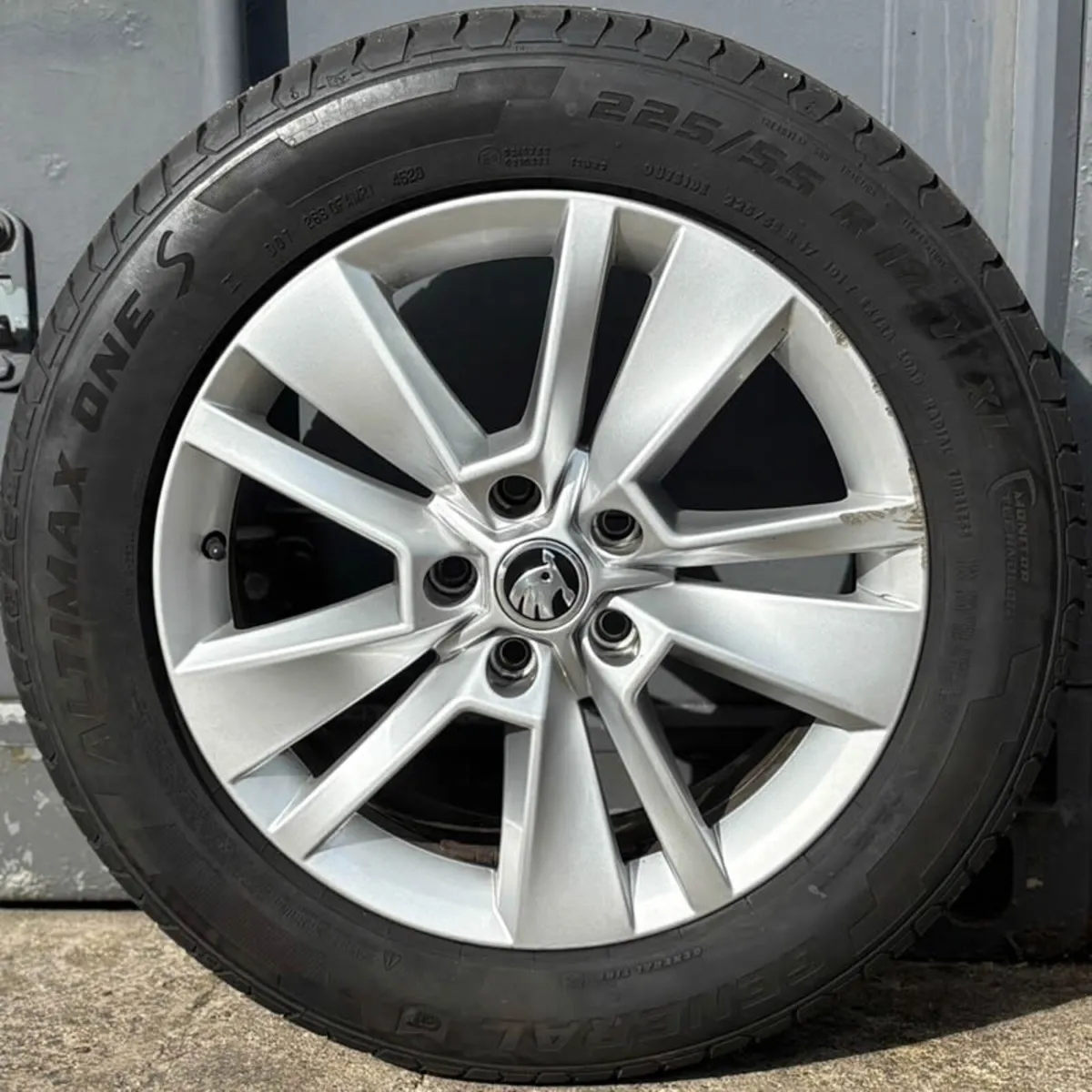 17" Genuine SKODA KAROQ Alloys & Tyres 8W0601025K - Image 2