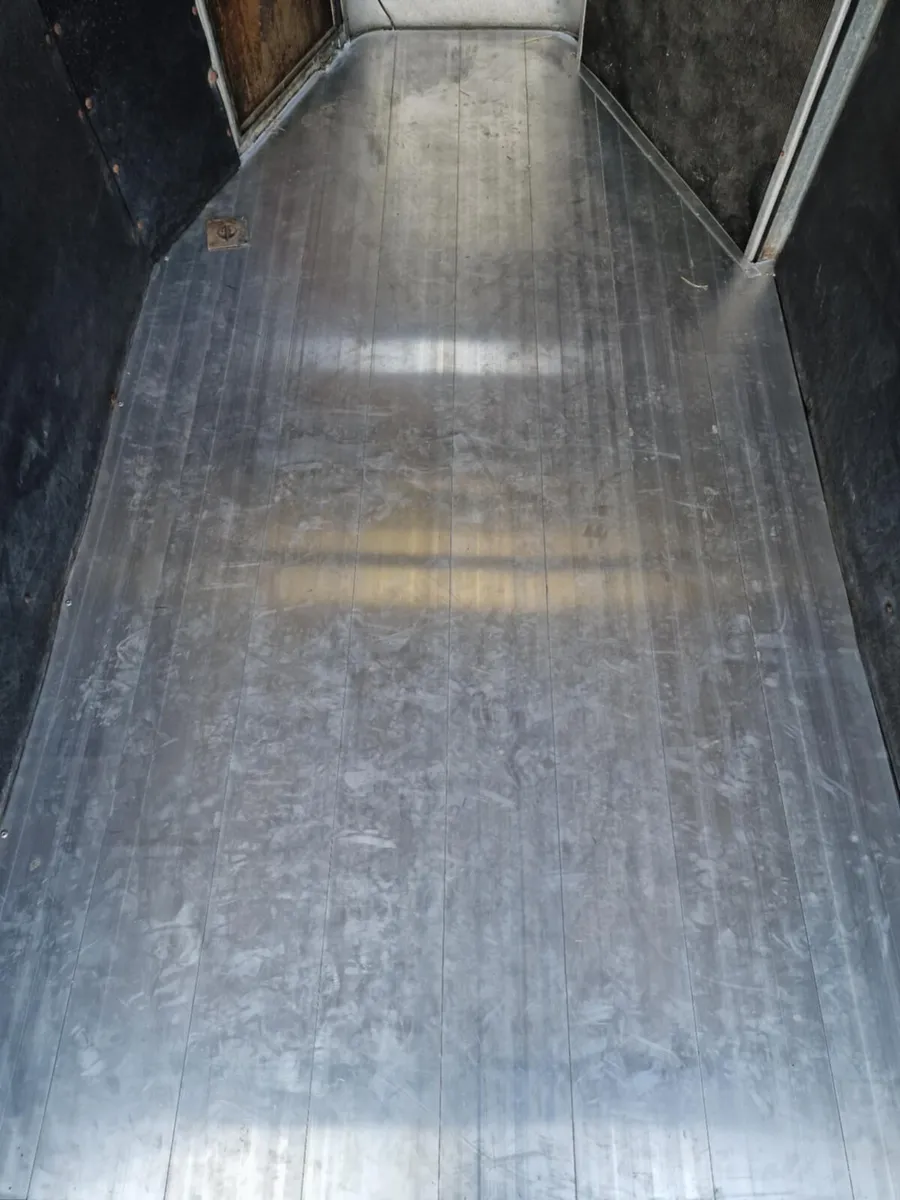 Aluminium plank flooring trailer parts - Image 3