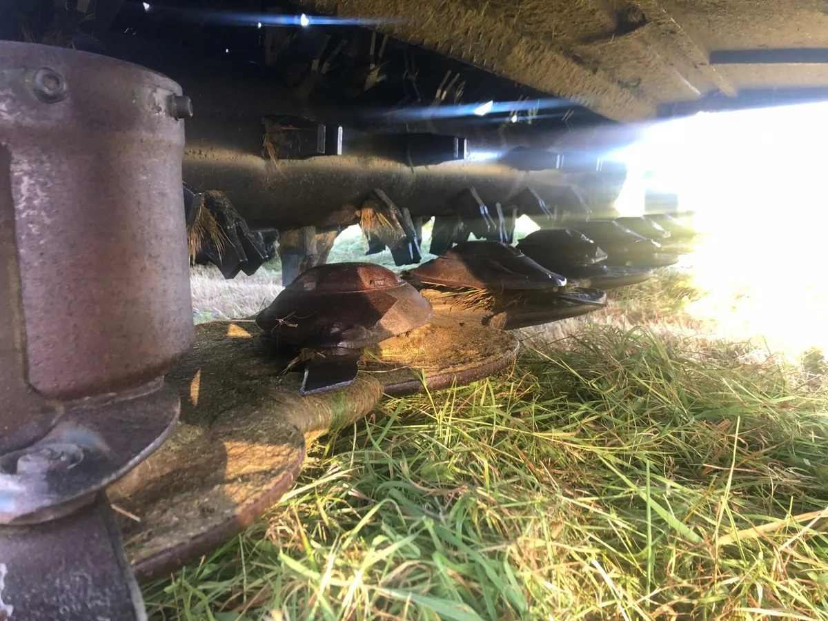 Deutz ten foot front disc mower - Image 2