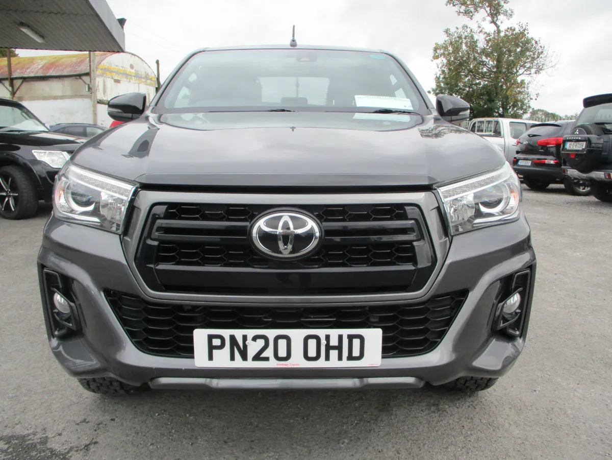 Toyota Hilux 2.4 TD INVINCIBLE X CREWCAB - Image 2