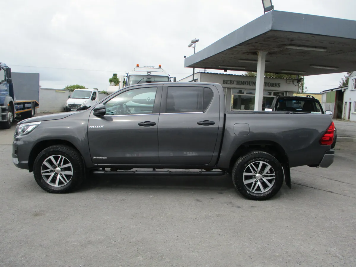 Toyota Hilux 2.4 TD INVINCIBLE X CREWCAB - Image 4