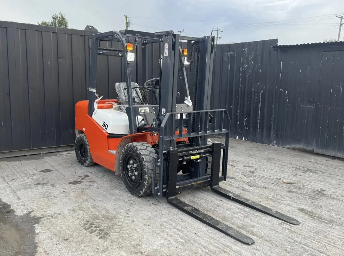 Machpro  Diesel Forklift - 2 Stage Mast - Image 3