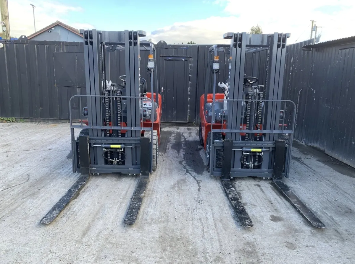 HCHI CPCD35 Diesel Forklift – 3 Stage Lift - Image 3