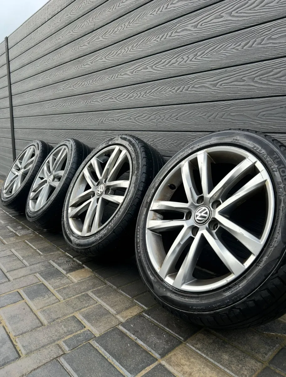 17” GENUINE VOLKSWAGEN ALLOY WHEELS & TYRES - Image 1