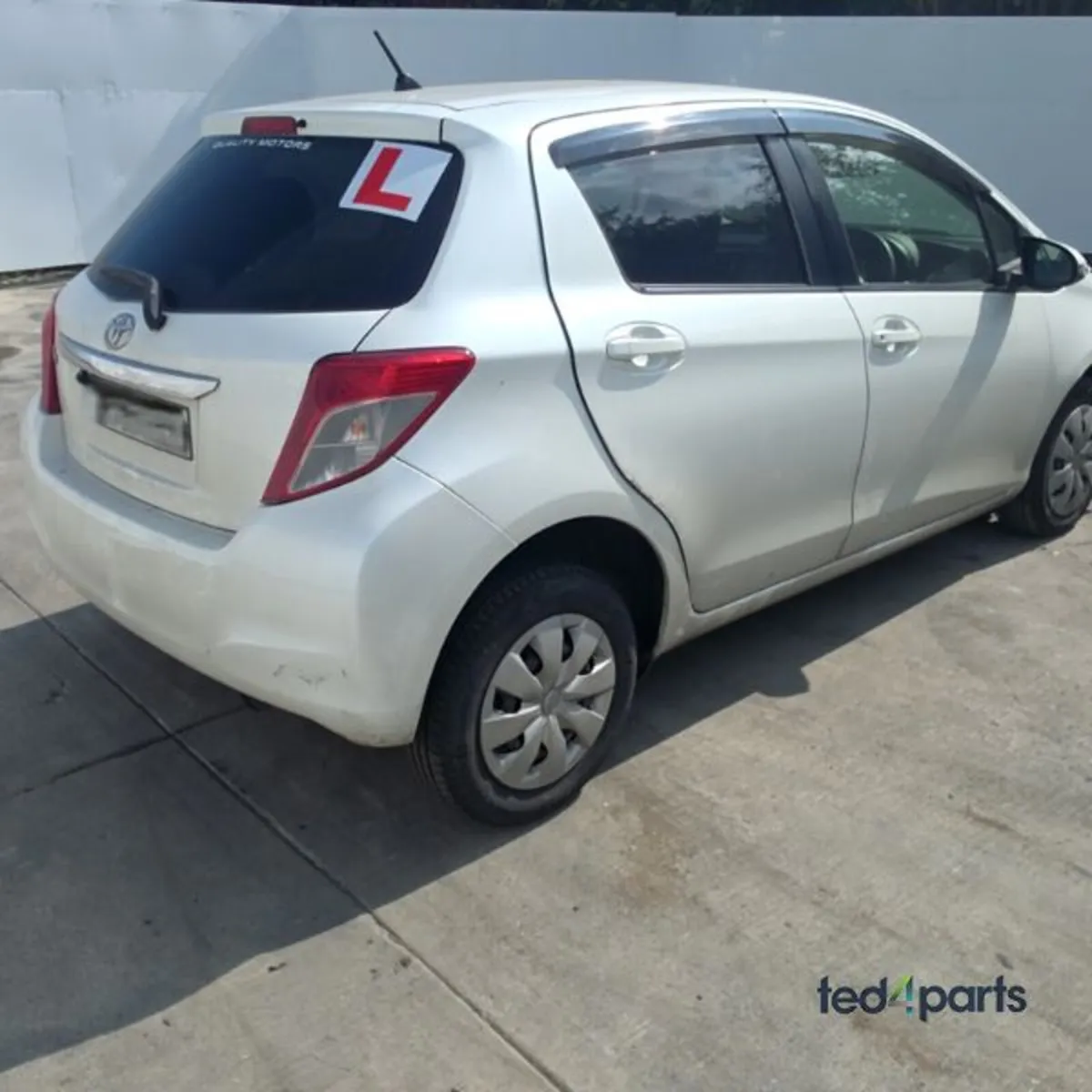 2014 Toyota Vitz For Breaking - Image 4