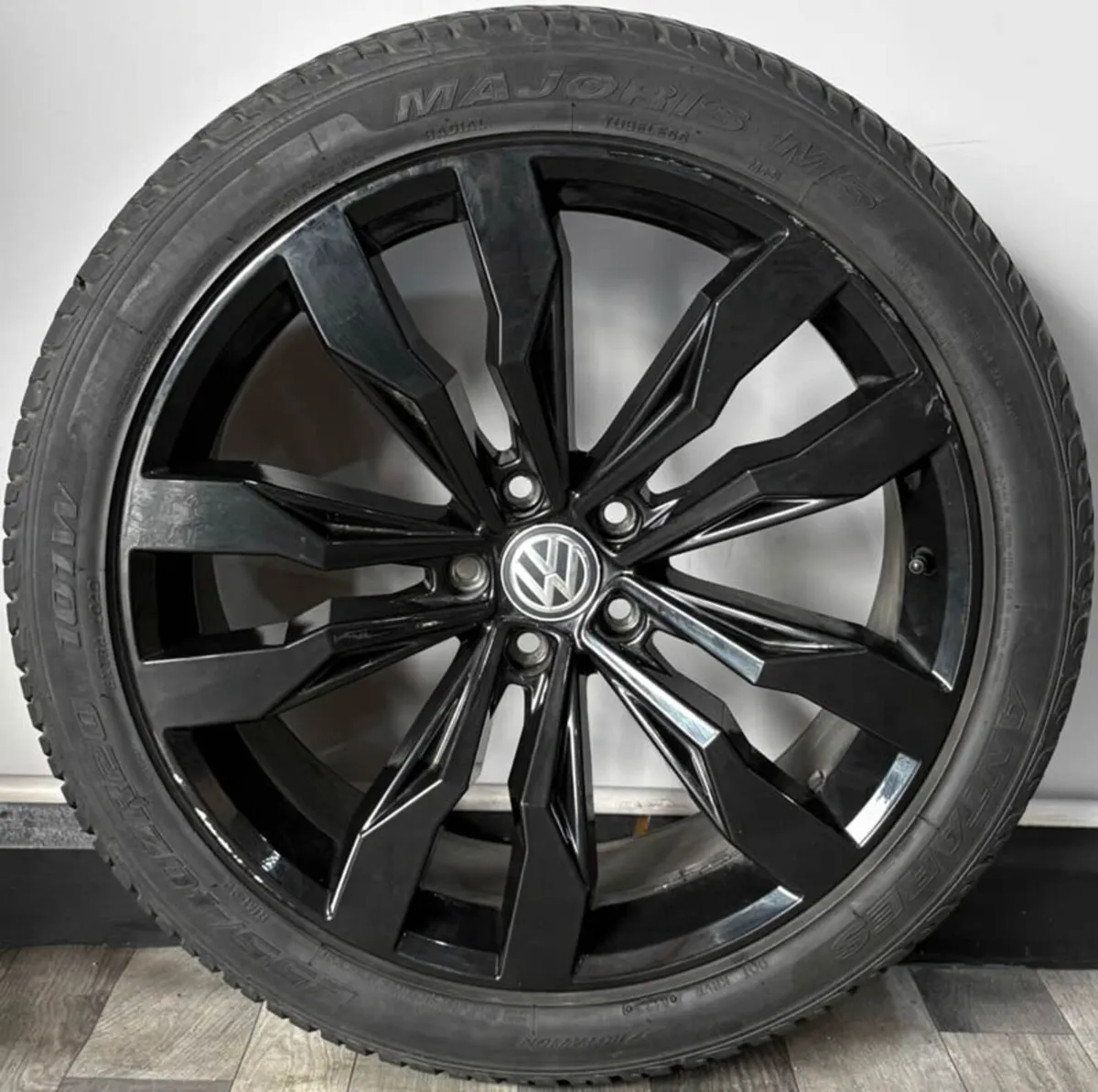 20" GENUINE VW Tiguan Suzuka ALLOY WHEELS & TYRES - Image 2