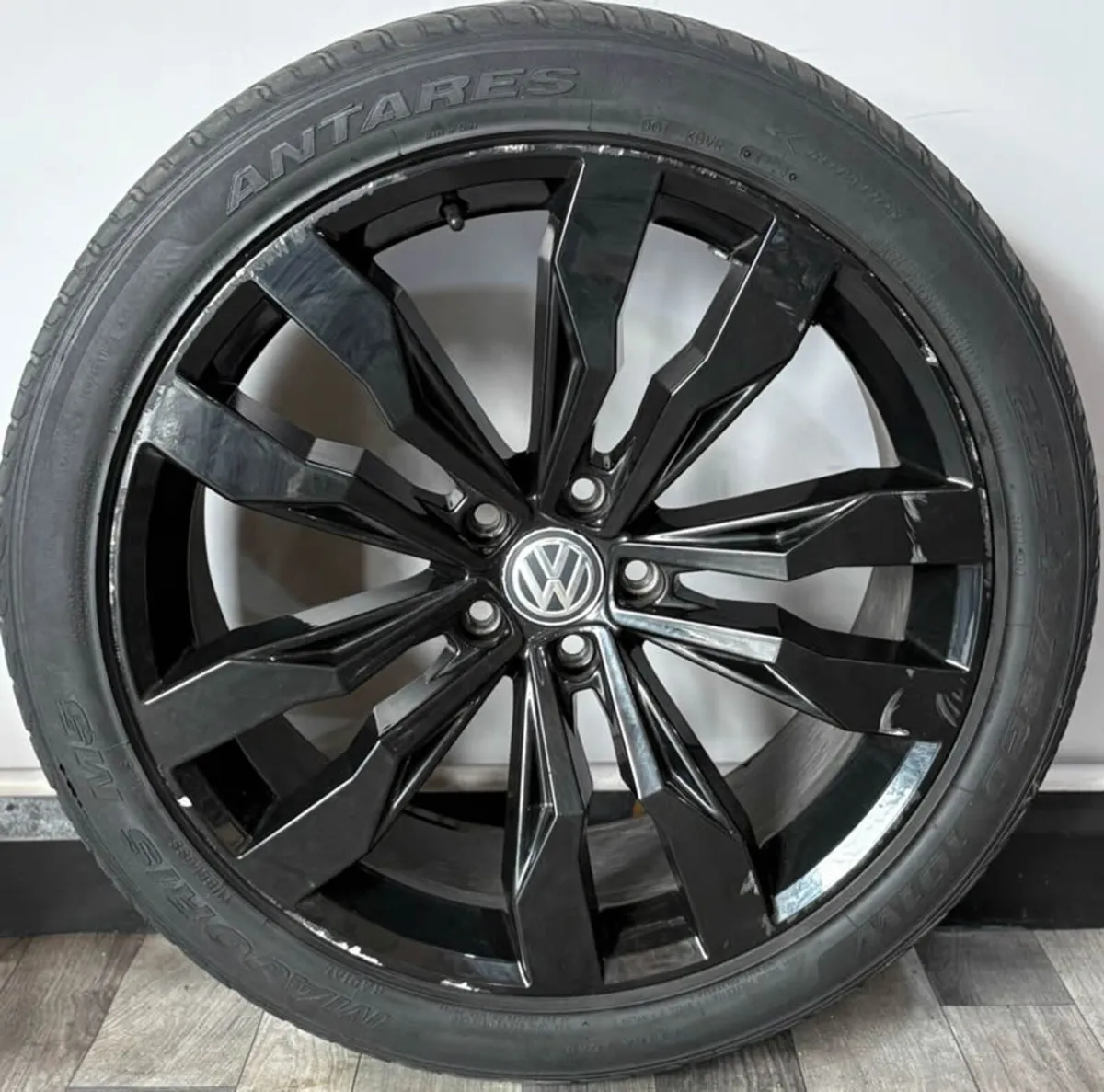 20" GENUINE VW Tiguan Suzuka ALLOY WHEELS & TYRES - Image 4