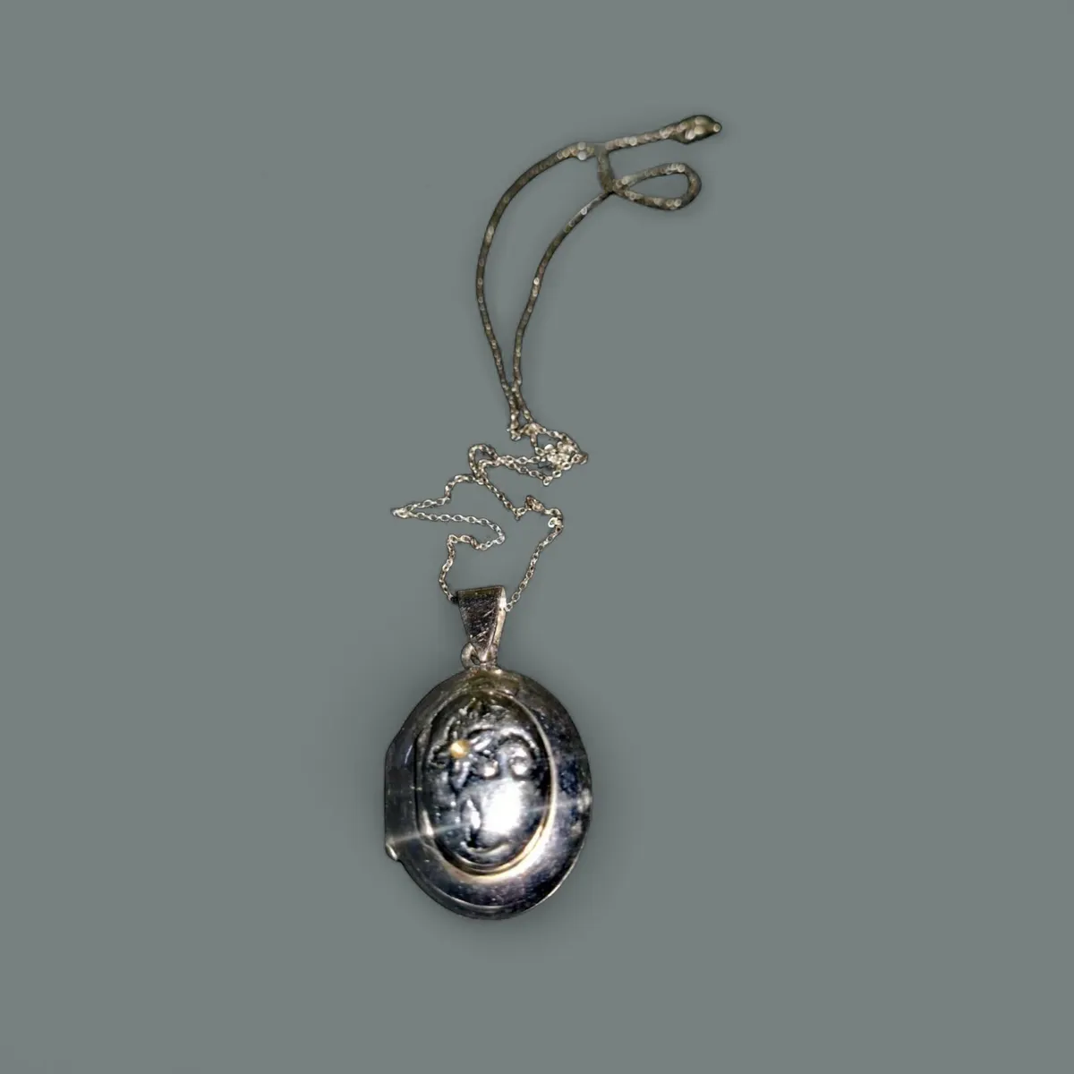 Sterling silver large locket pendant necklace - Image 1