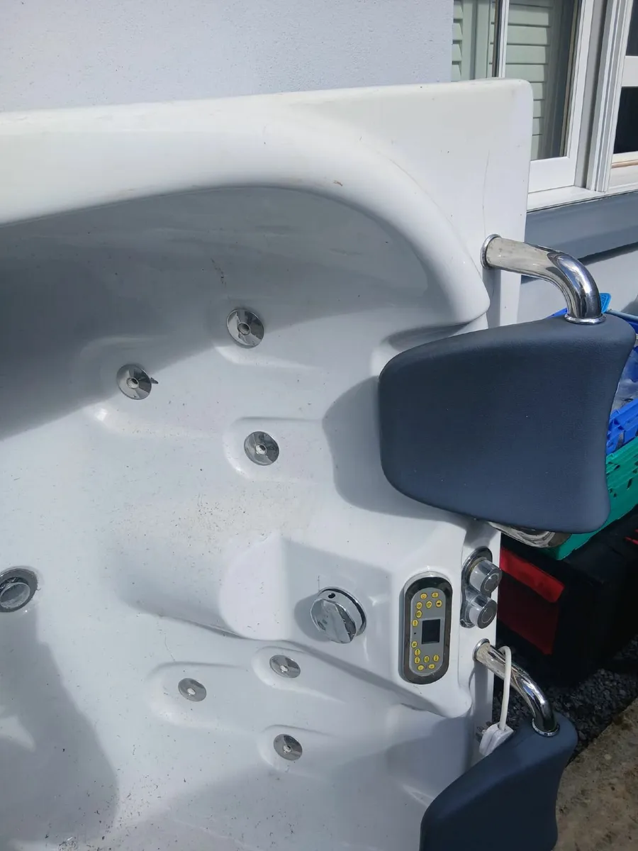 Jacuzzi---Luxury Spa Bath - Image 1